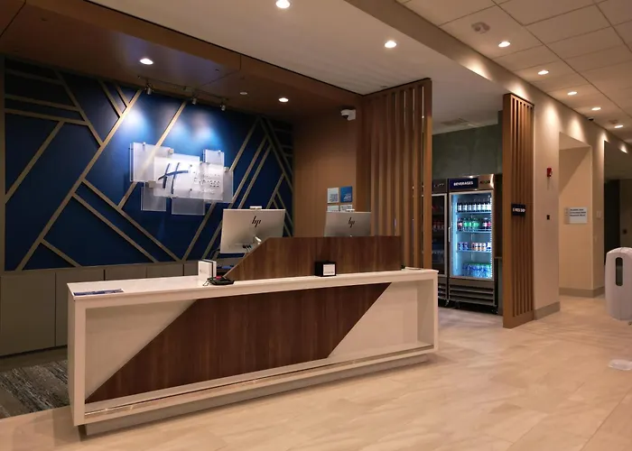 Hotel Express & Chicago By Ihg