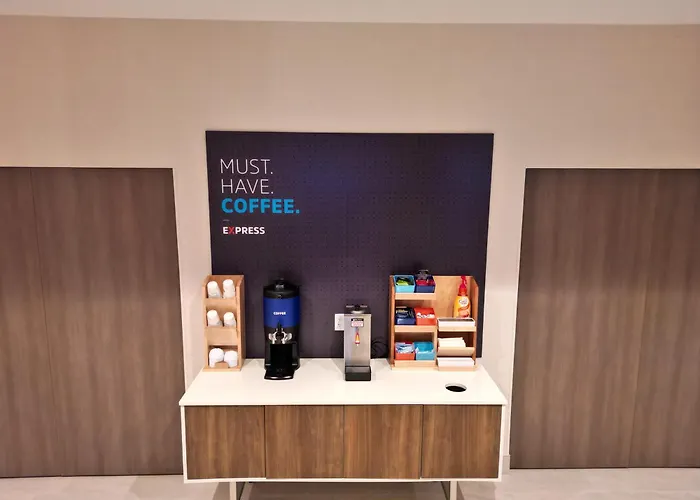Express & Chicago By Ihg Hotel Schaumburg