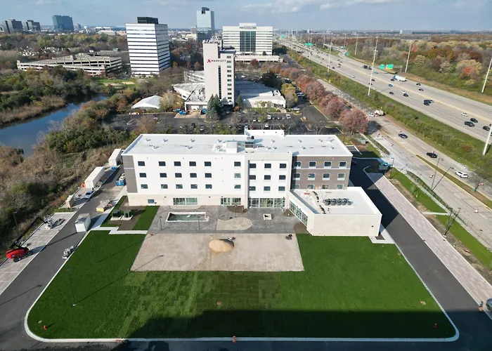 Express & Chicago By Ihg Hotel 3*