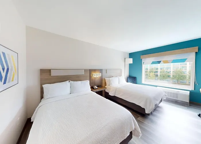 Hotel Express & Chicago By Ihg