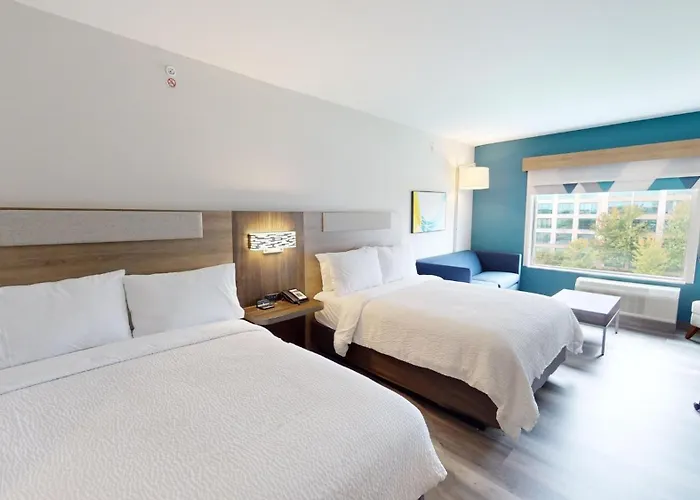 Express & Chicago By Ihg Hotel Schaumburg