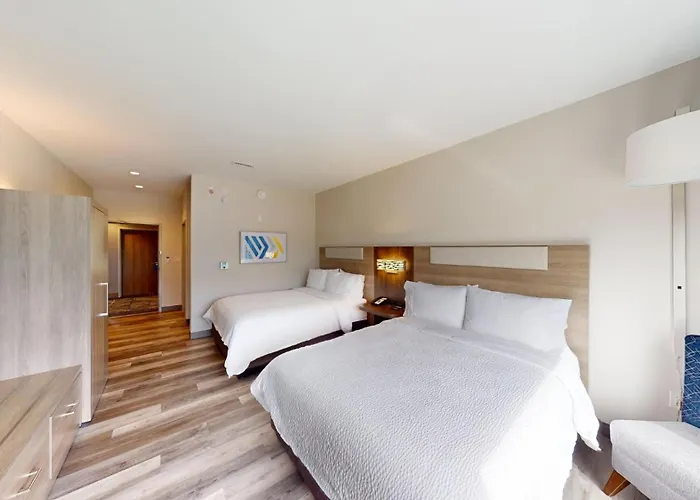 Express & Chicago By Ihg 3*