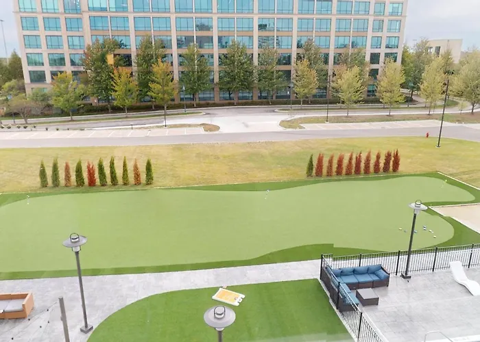 Express & Chicago By Ihg 3*
