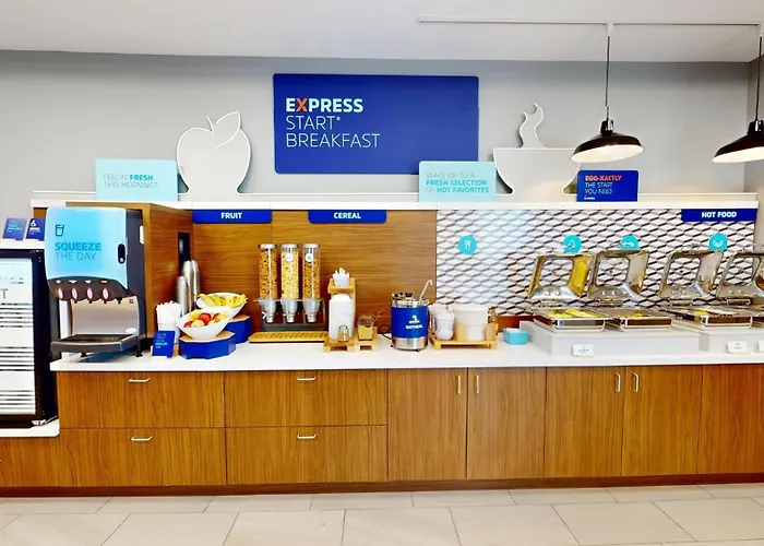 Express & Chicago By Ihg Hotel