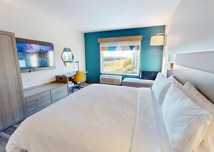 Express & Chicago By Ihg