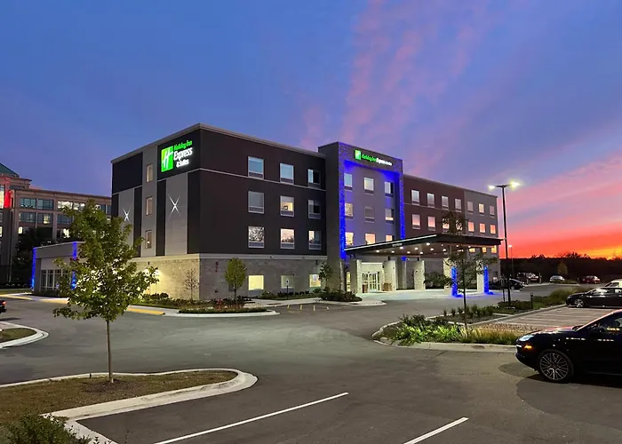 Express & Chicago By Ihg Hotel 3*