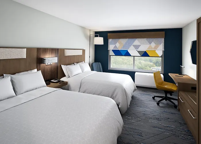 Express & Chicago By Ihg 3*