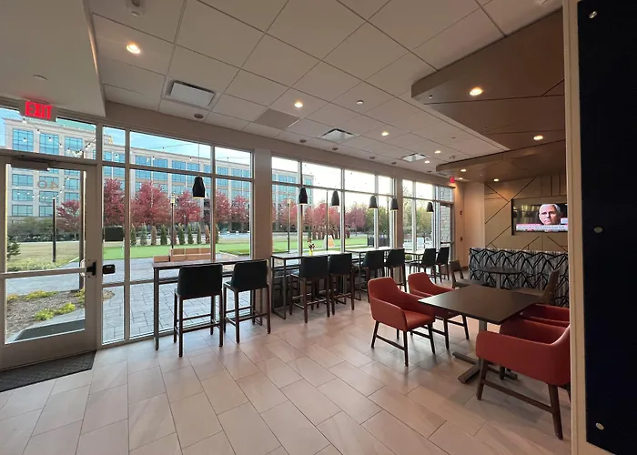Express & Chicago By Ihg Hotel Schaumburg