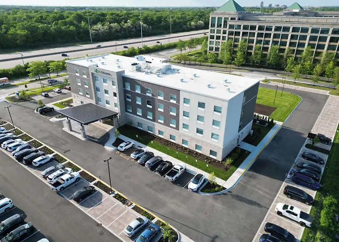Express & Chicago By Ihg Hotel 3*