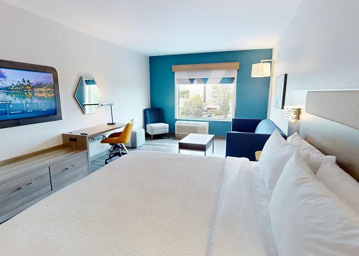 Express & Chicago By Ihg