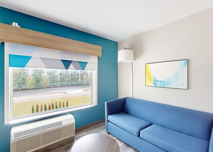 Express & Chicago By Ihg Hotel 3*
